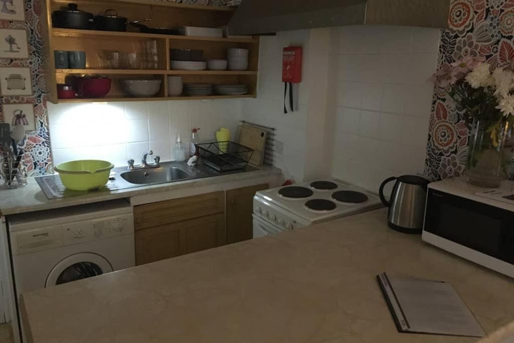 Cathedral Apartment لندنديري المظهر الخارجي الصورة